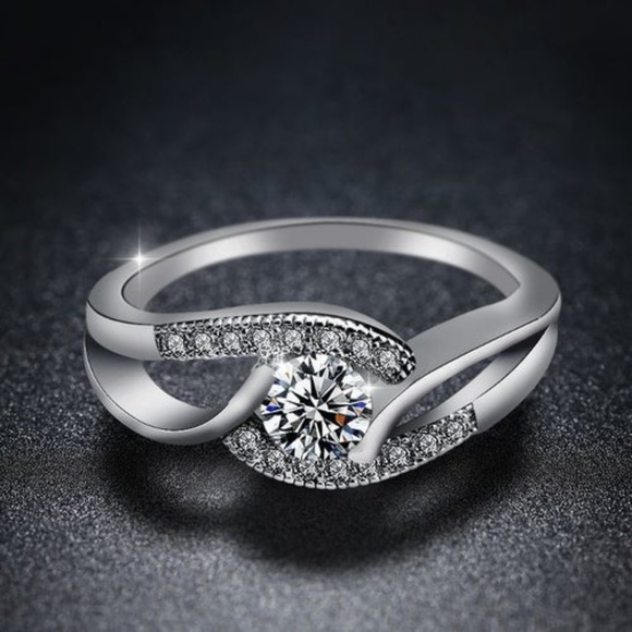 Jewelry - LUXURY CLEAR BRILLIANT AAAAA CZ IN 925 STERLING